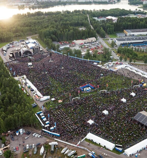 Ilmakuva Kantolan tapahtumapuiston konsertista
