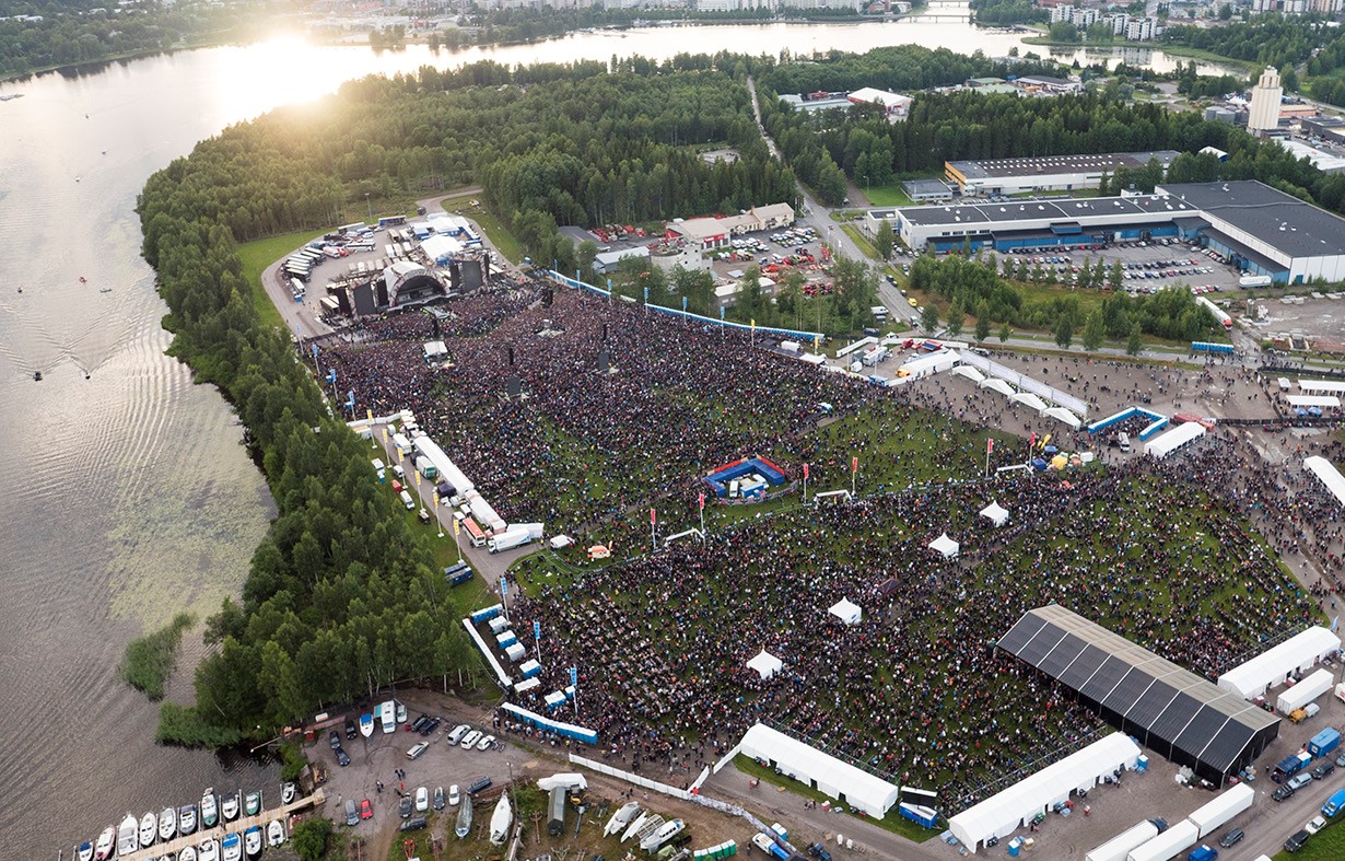 Ilmakuva Kantolan tapahtumapuiston konsertista
