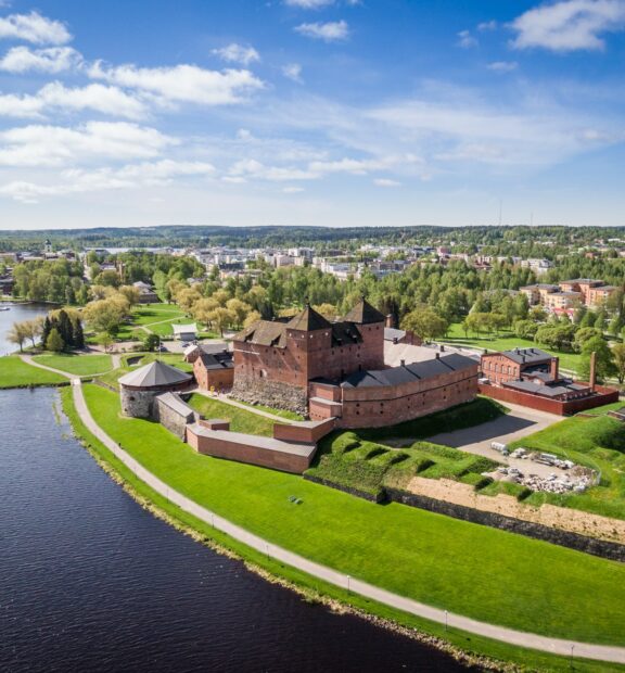 Hämeen linna ilmasta kuvattuna.