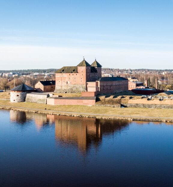 Hämeen linna keväällä